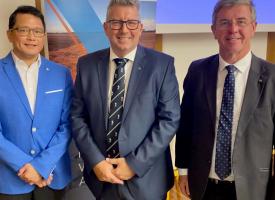 Dr Chris Moy with Resources Minister Keith Pitt and coalition backbencher, Dr David Gillespie
