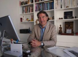 Dr James Muecke