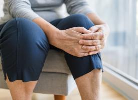 Elderly woman with knee pain